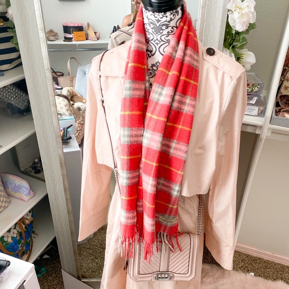 Classic Vintage Check Cashmere Scarf| Burberry - Picture 6 of 8